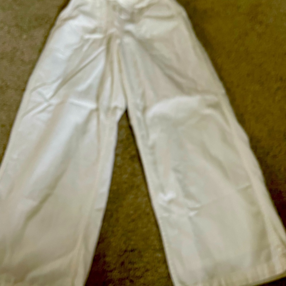 These are wide leg super cute off white wide leg pants from AE.